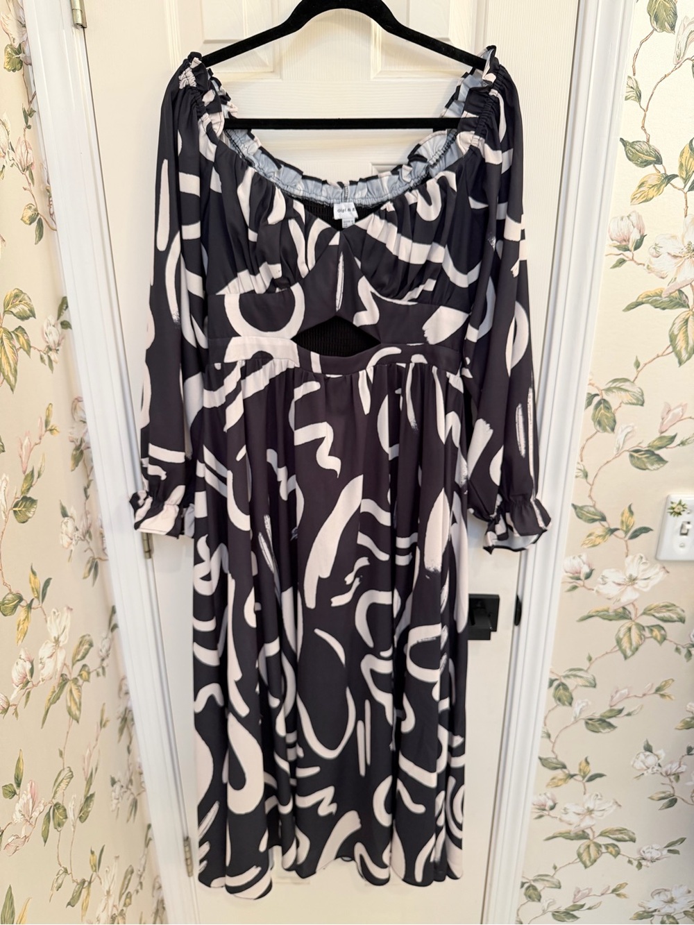Off-Shoulder Black & White Patterned Maxi Dress with Side Slit - Picture 6 of 13